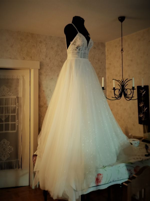 Gewand- & Maßatelier Birgit Schellhase Brautkleid an einer Puppe