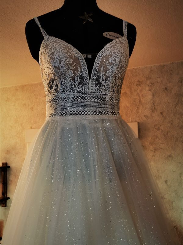 : Gewand- & Maßatelier Birgit Schellhase Brautkleid an einer Puppe