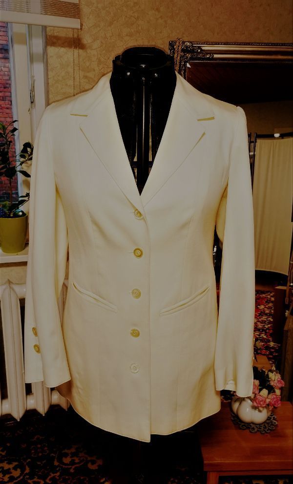 Gewand- & Maßatelier Birgit Schellhase weiße Jacke