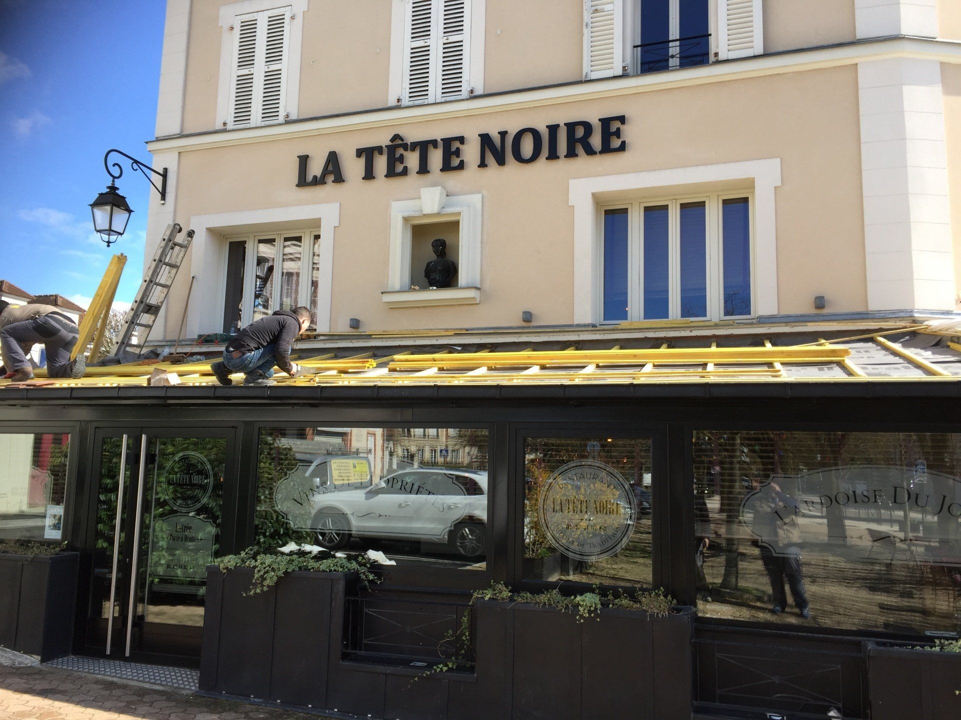 Façade fr La tête noire