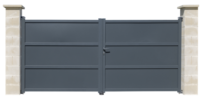 Un portail en aluminium avec des portes battantes