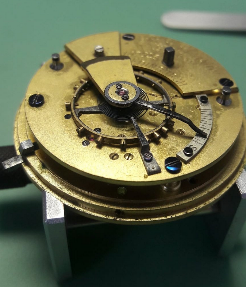 Horloger remontage montre