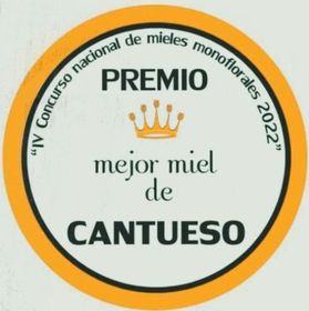 A sticker that says premio mejor miel de cantueso