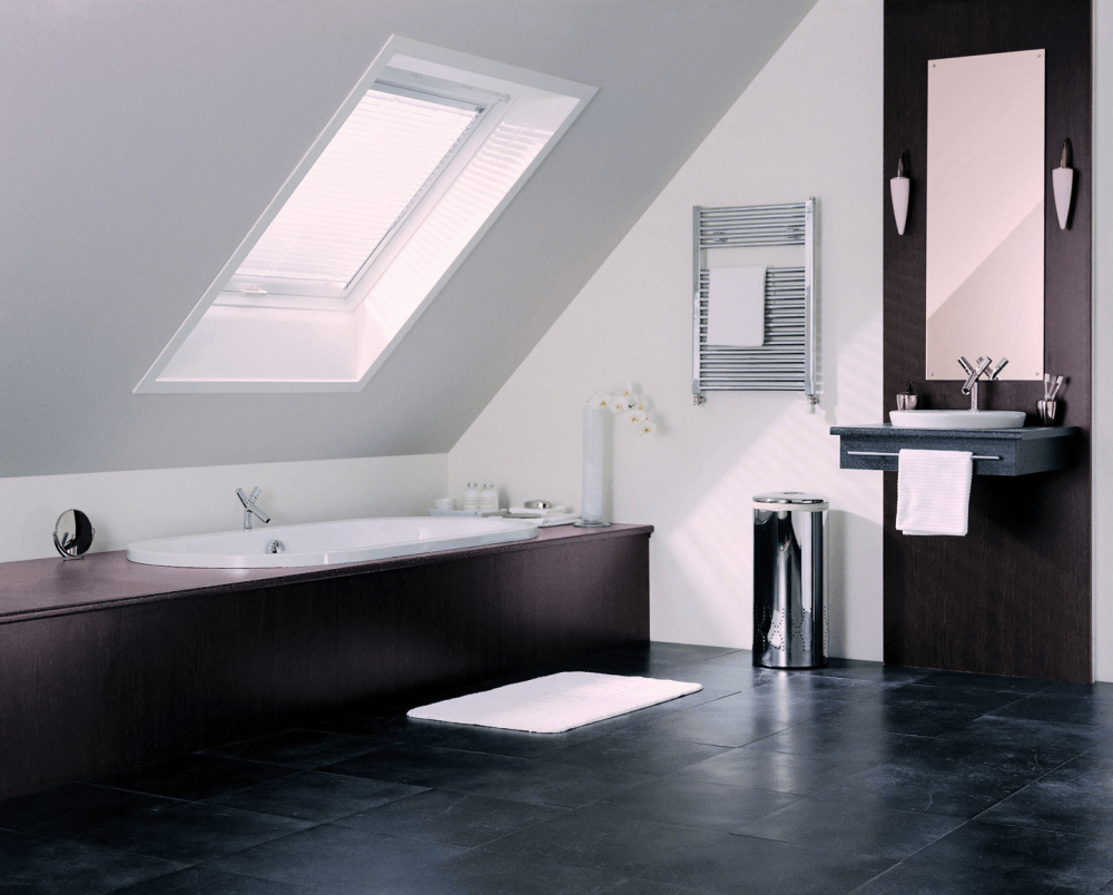 Salle de bains et baignoire