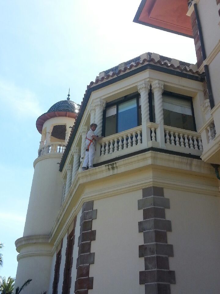 Rénovation des colonnes torsadées du Château de Borelli
