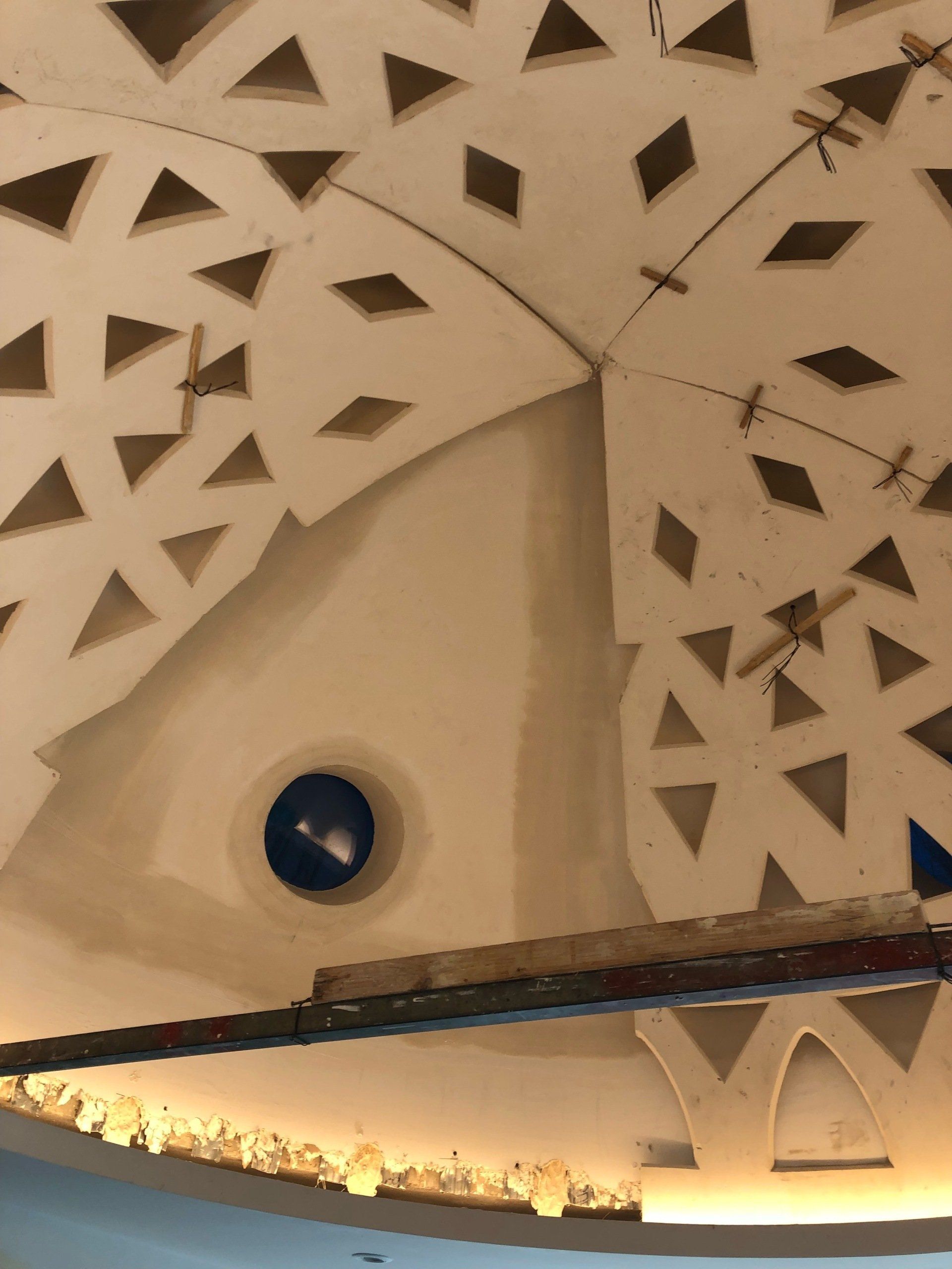Zoom sur la rénovation d'une coupole d'un plafond