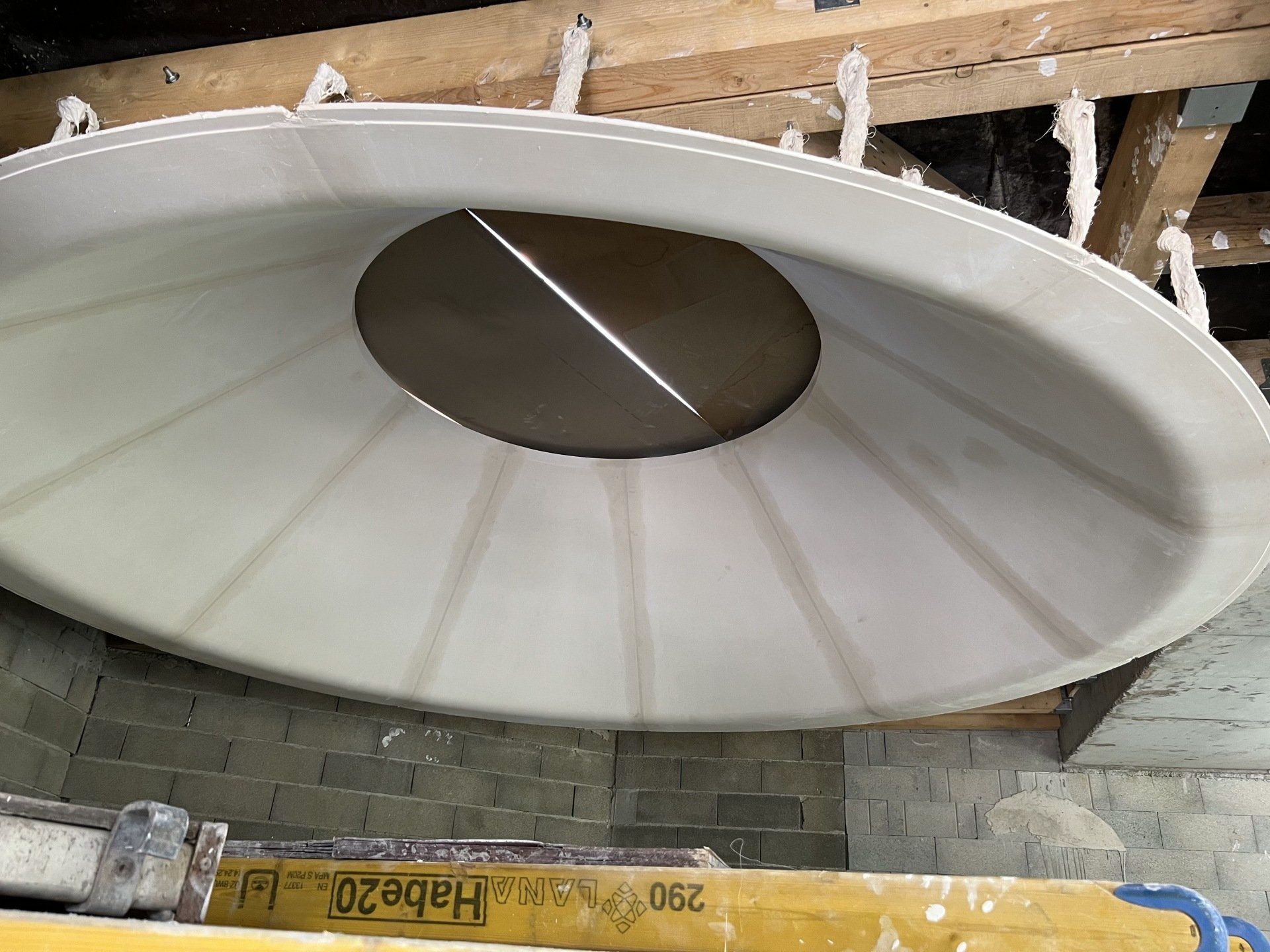 Zoom sur une coupole en staff créée en atelier