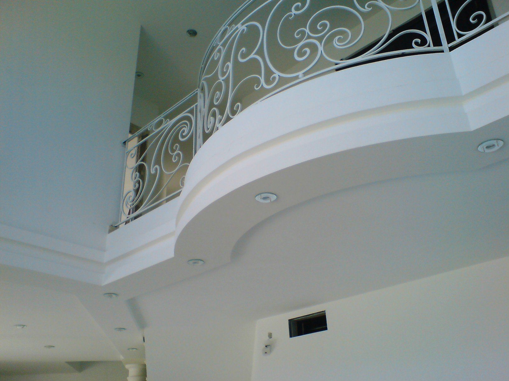 Corniche de balcon avec spots