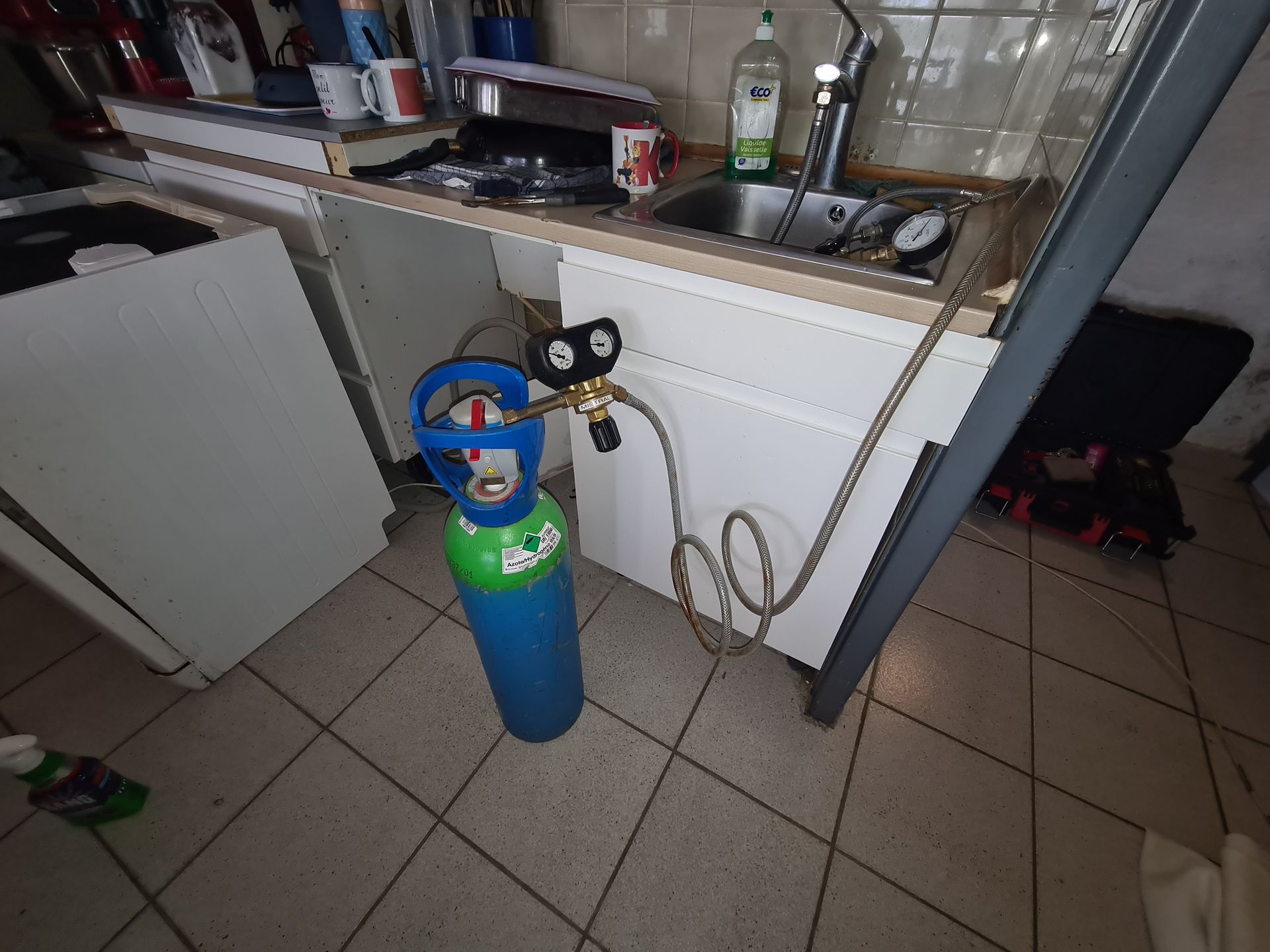 Gaz traceur dans un évier.