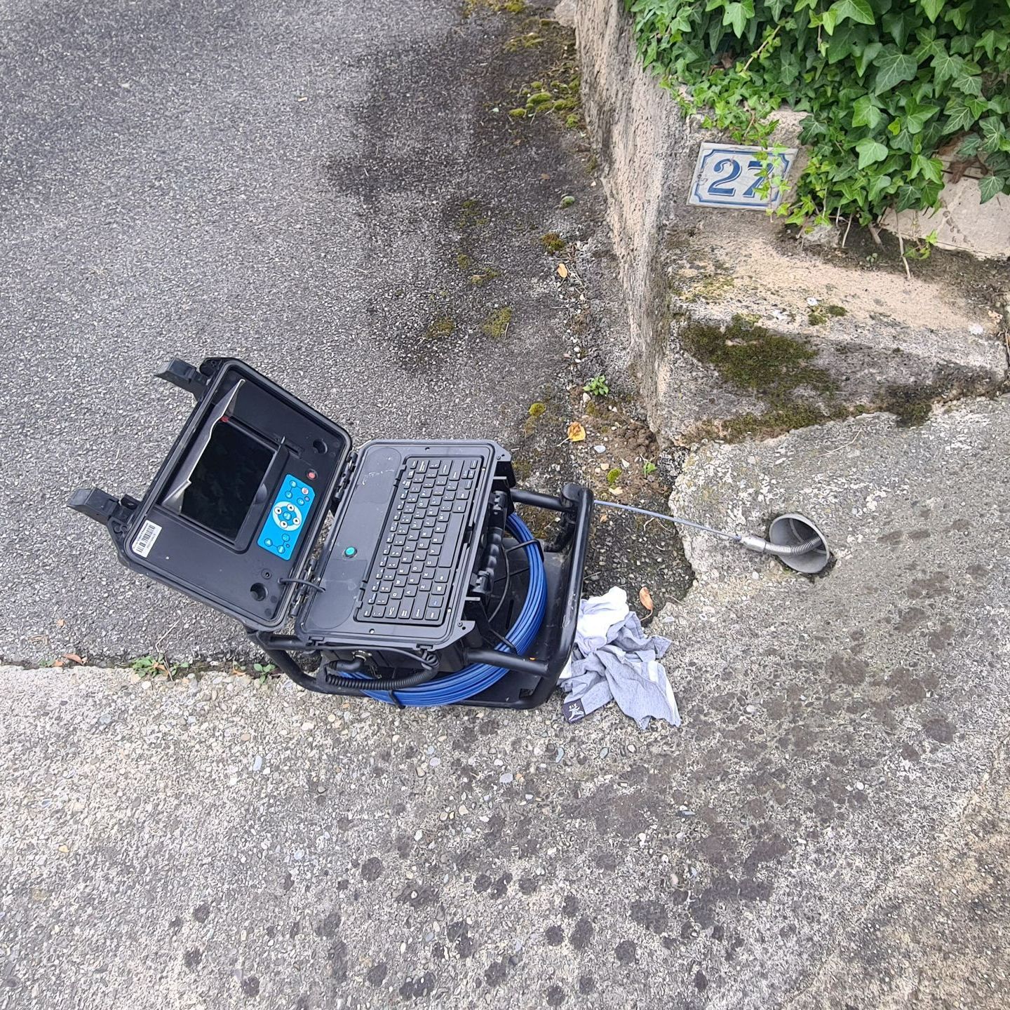 Inspection vidéo dans un conduit étroit.