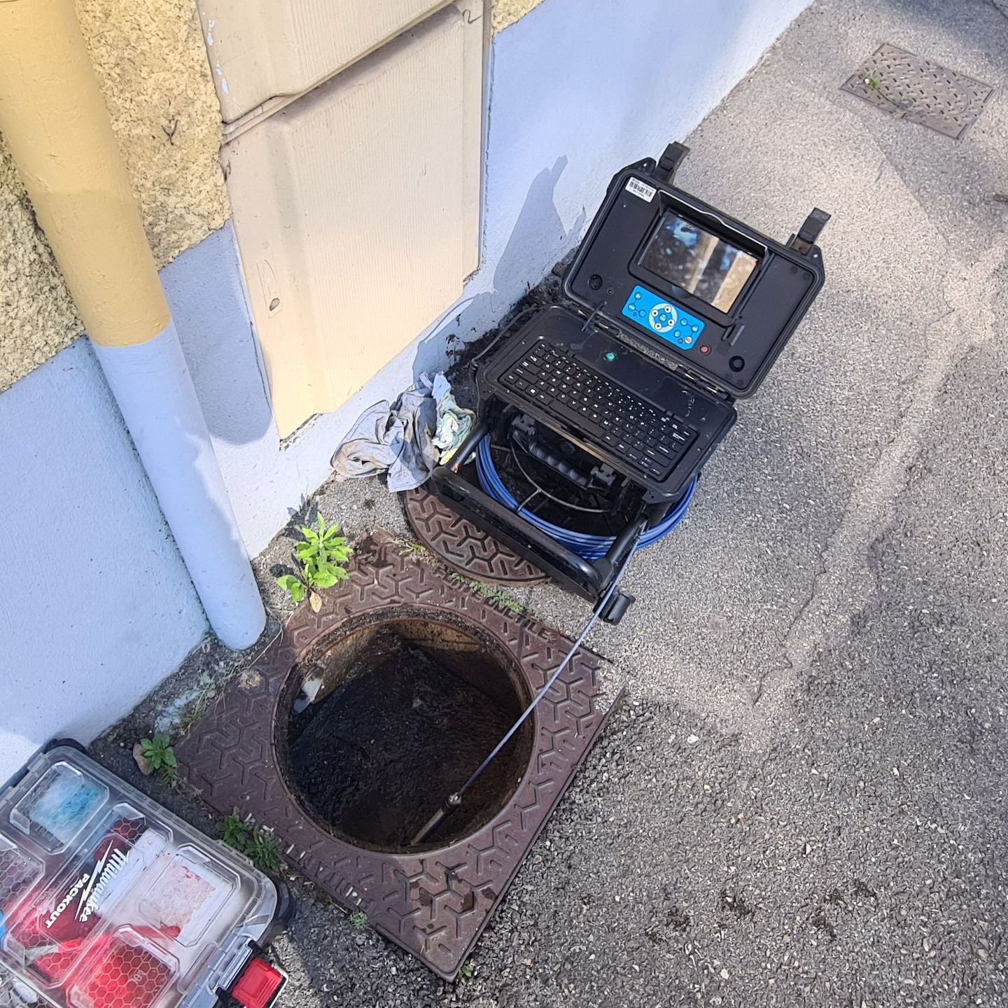Un appareil noir pour une inspection vidéo.