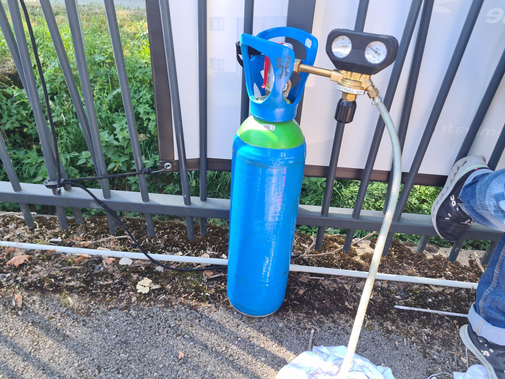 Une bouteille de gaz traceur.