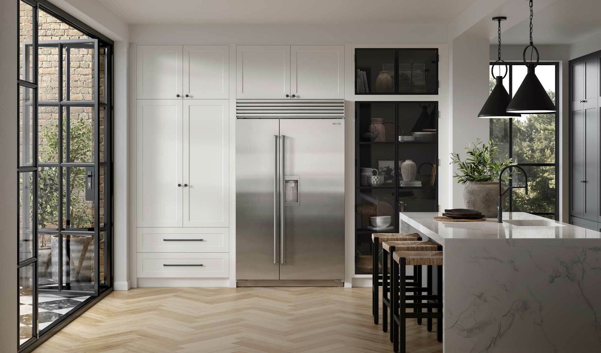 Cuisine moderne blanche avec réfrigérateur en inox, îlot central, tabourets de bar noirs et grandes fenêtres