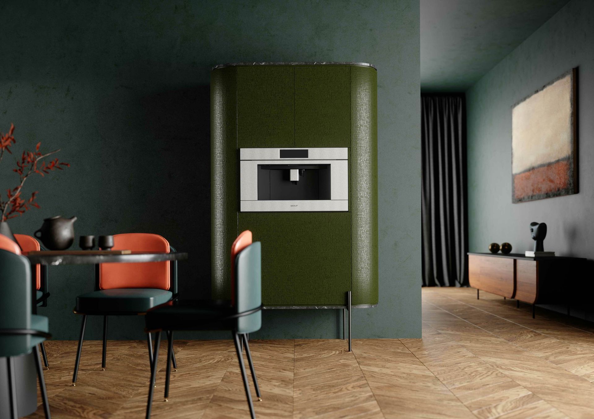 Salle à manger moderne avec murs verts, chaises orange, table en bois foncé et grand miroir au-dessus d'un meuble