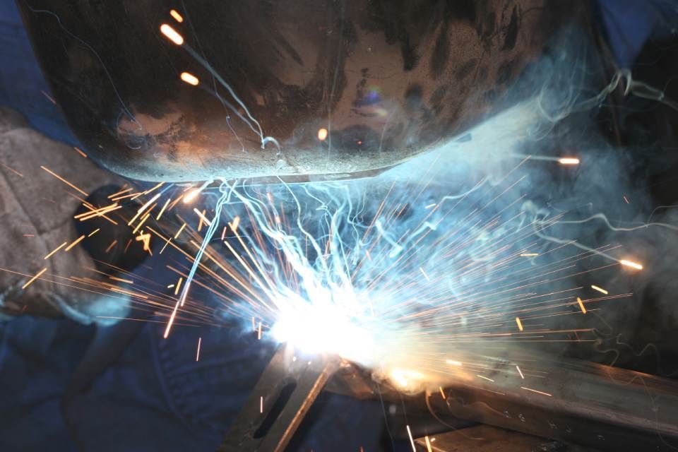 Metall wird geschweißt