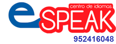 Un grupo de personas de pie frente a una pizarra blanca que dice hablar