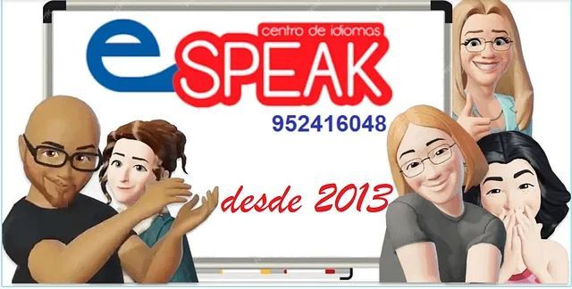 Un grupo de personas de pie frente a una pizarra blanca que dice hablar