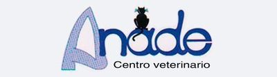 Logotipo para un centro veterinario con texto azul, la silueta de un gato y las palabras "Centro veterinario".