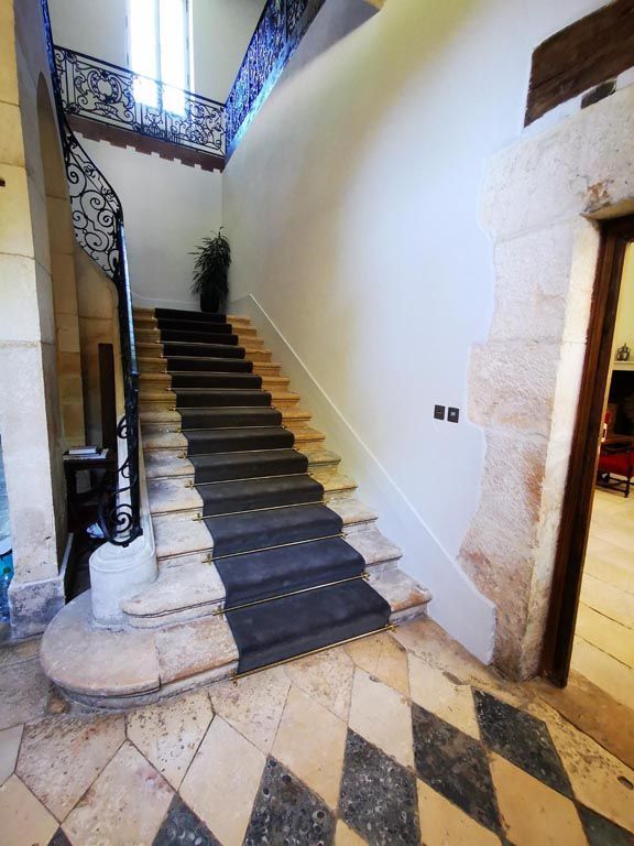Beaune, tapis de passage escalier