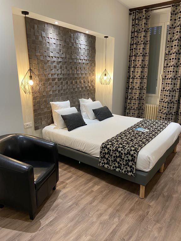 Chambre d'hôtel, travaux de peinture