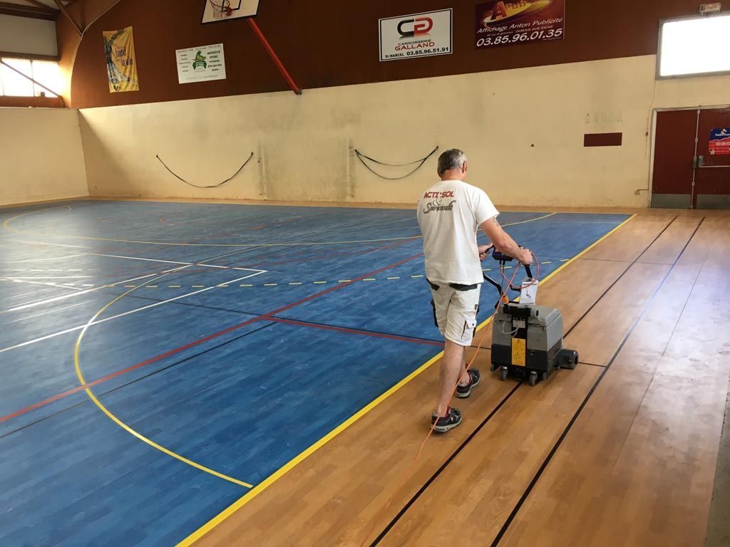 Finition revêtement salle de sport