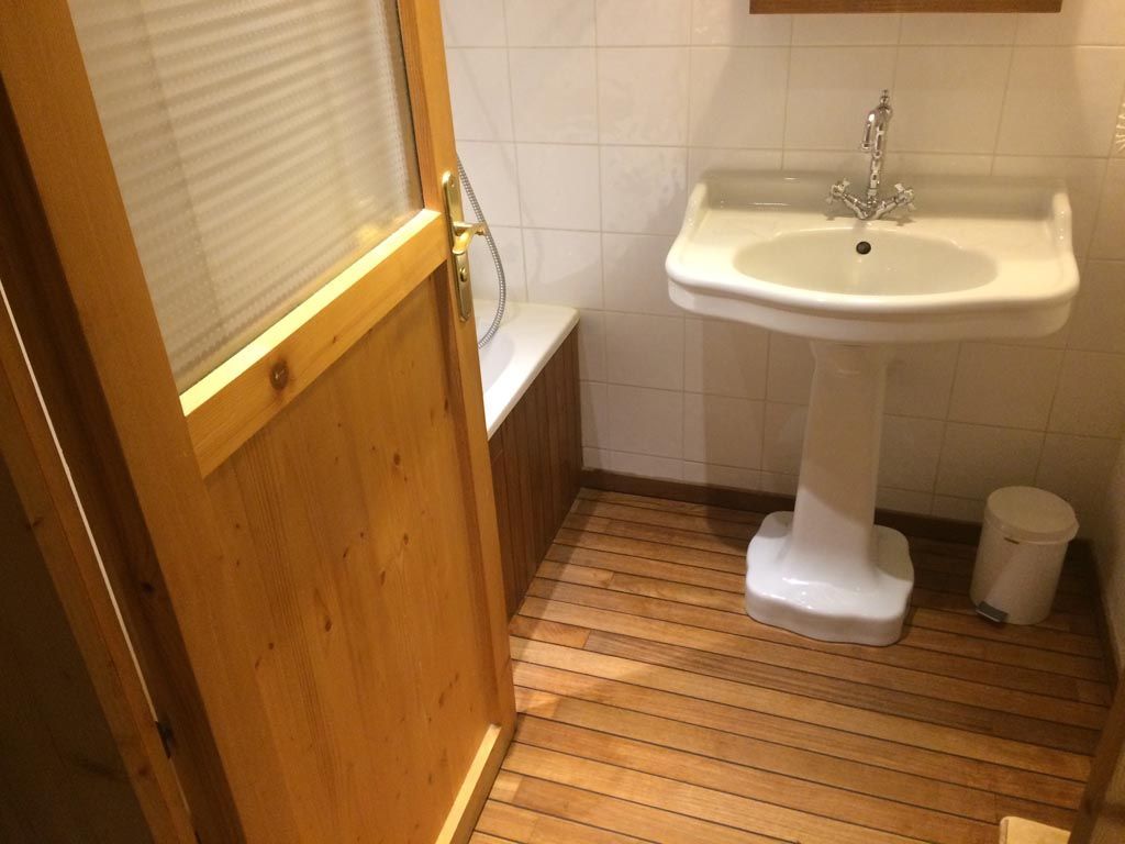 Salle de bain, pont de bateau Teck