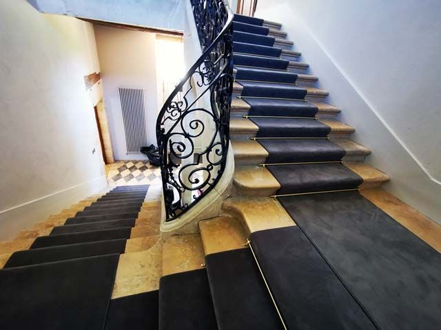 Tapis de passage escaliers, pose tapis sur thibaude
