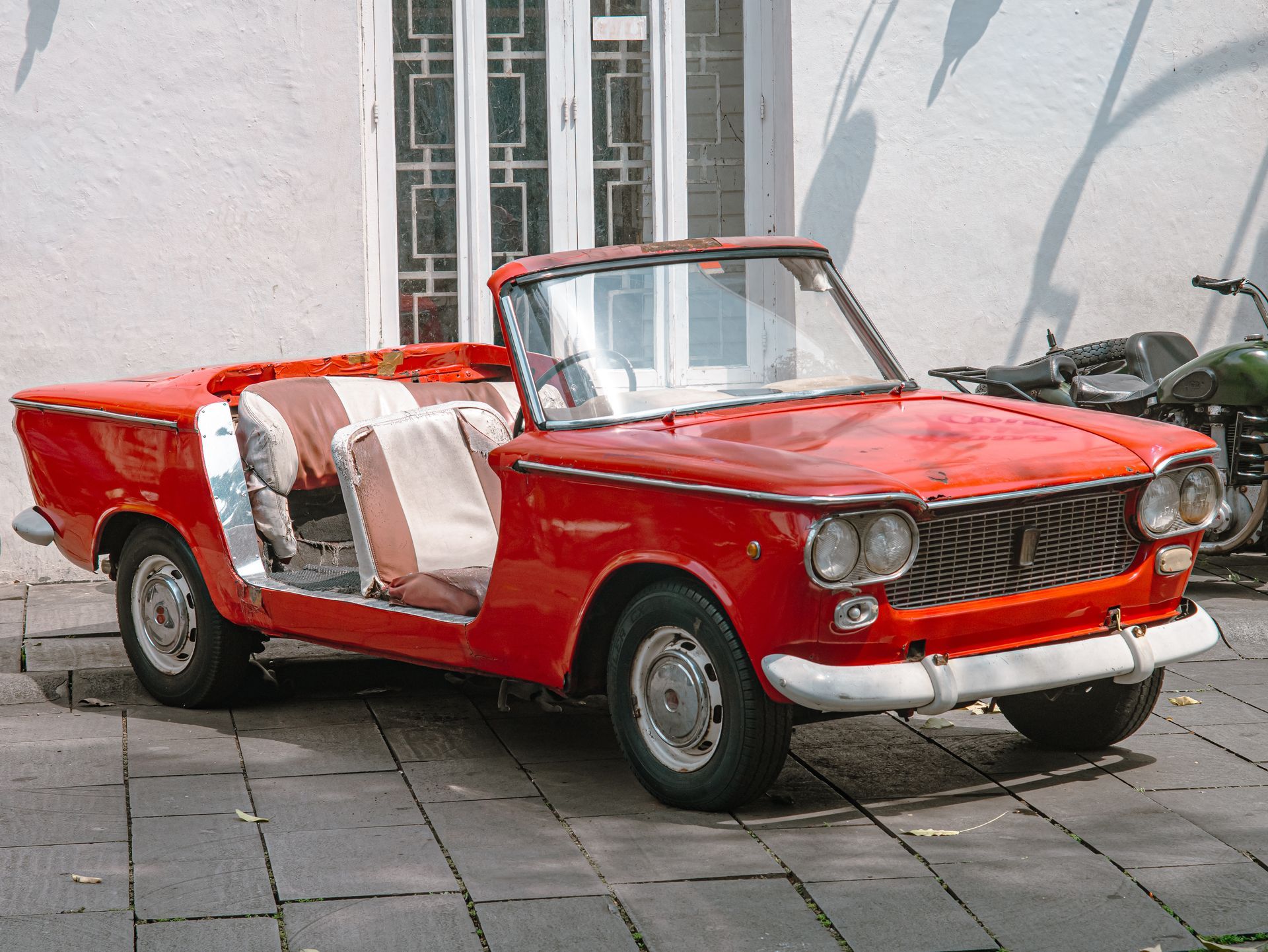 Voiture de collection rouge