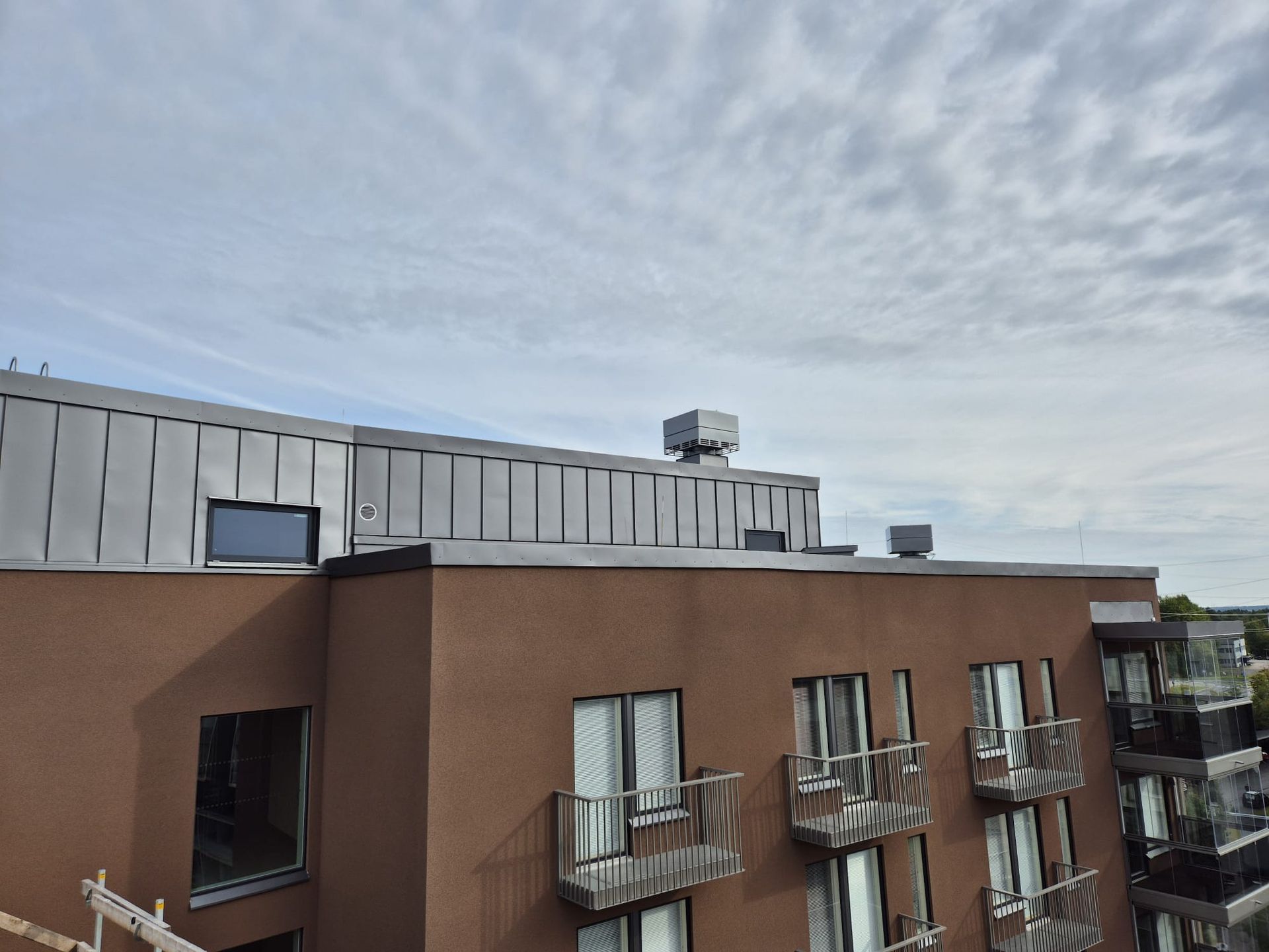 Rakennuksen julkisivu pellitys Pirkanmalla