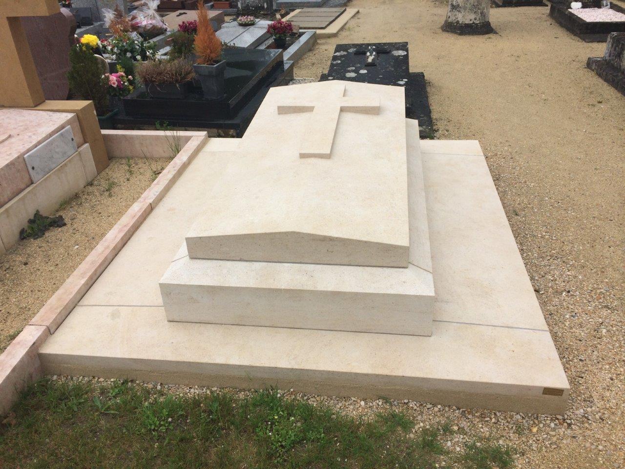 monument funéraire en Pierre de Bourgogne
