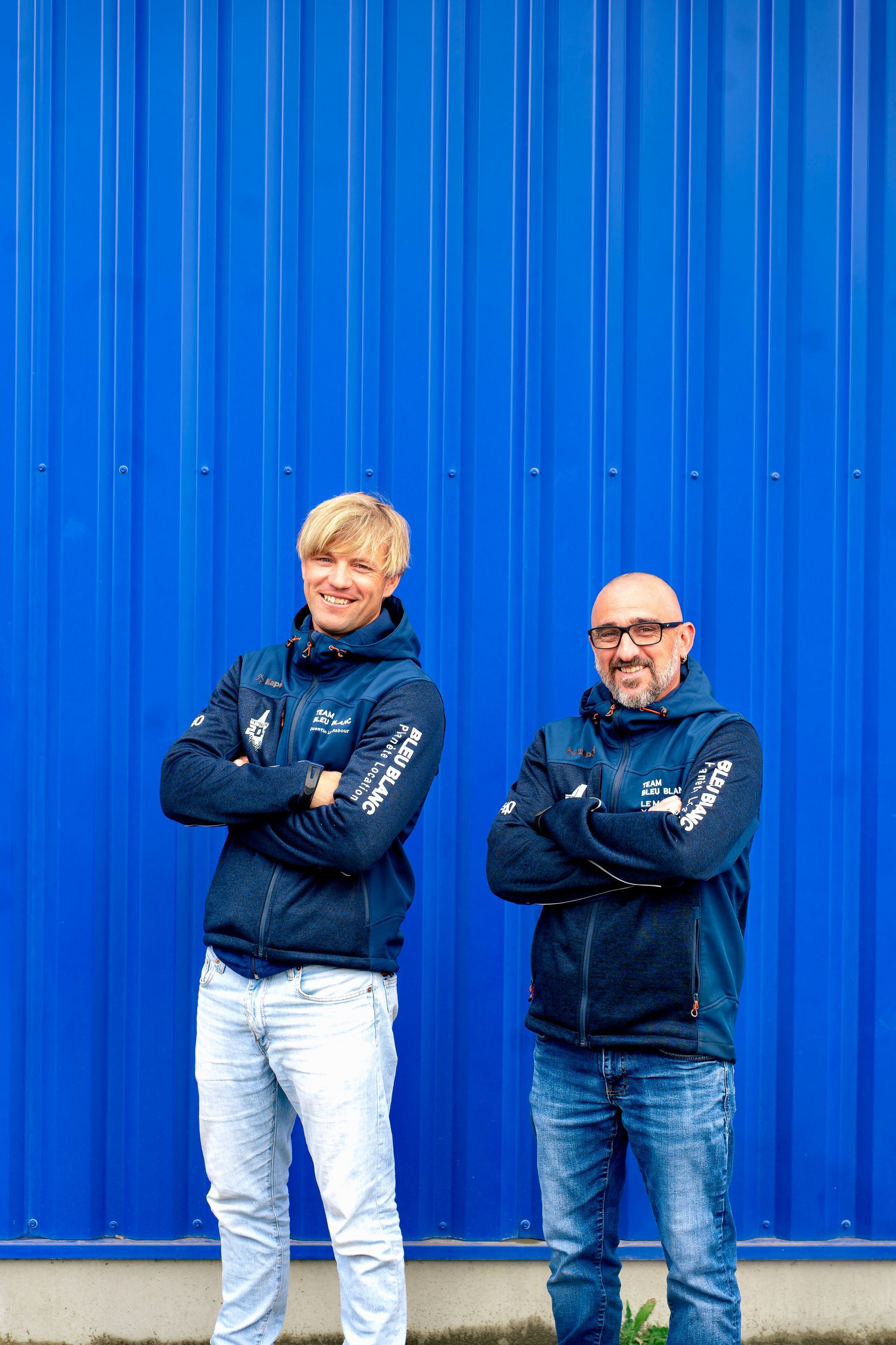 Employés de Bleu Blanc posant devant le siège