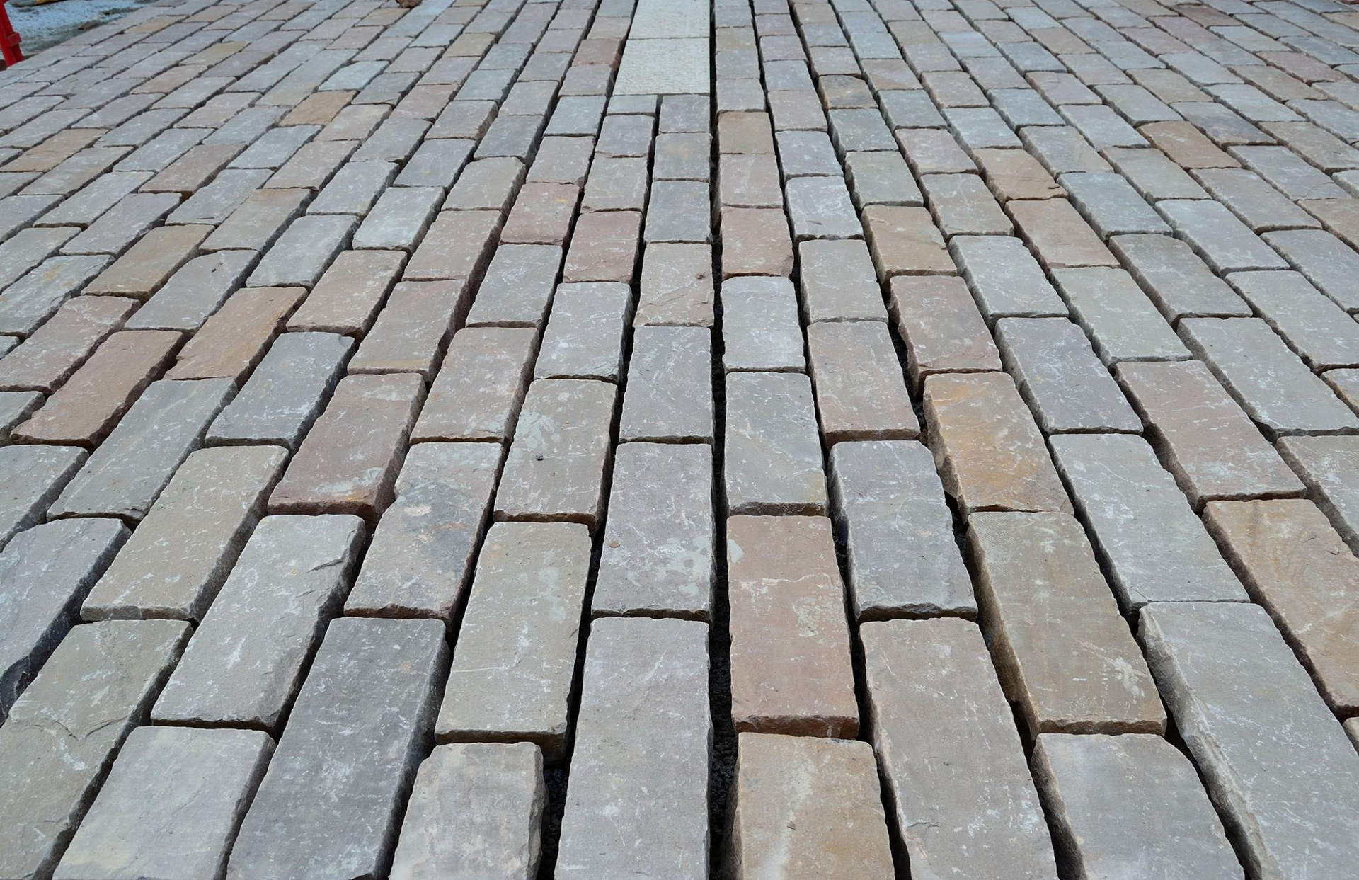 Pavés gris s’étendant à perte de vue