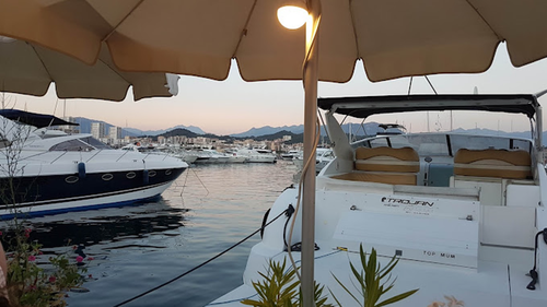 Restaurant avec vue sur le port d'Ajaccio