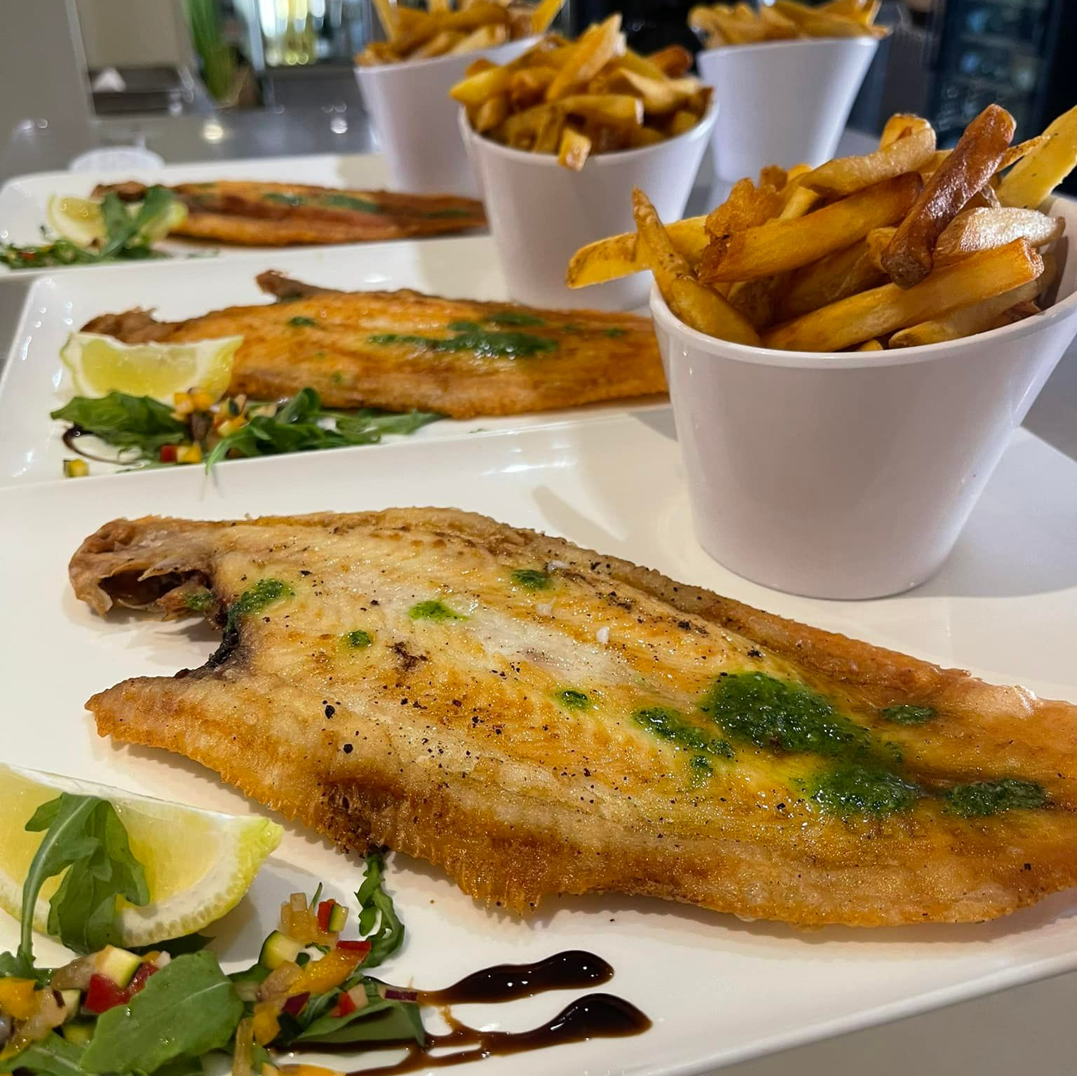 Plats de poisson frais au restaurant L'AMIRAUTÉ - Chez Rita à Ajaccio