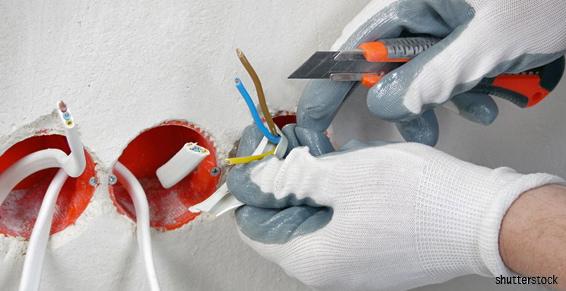 Électricité générale à Vif - Câblage de mur avec cutter