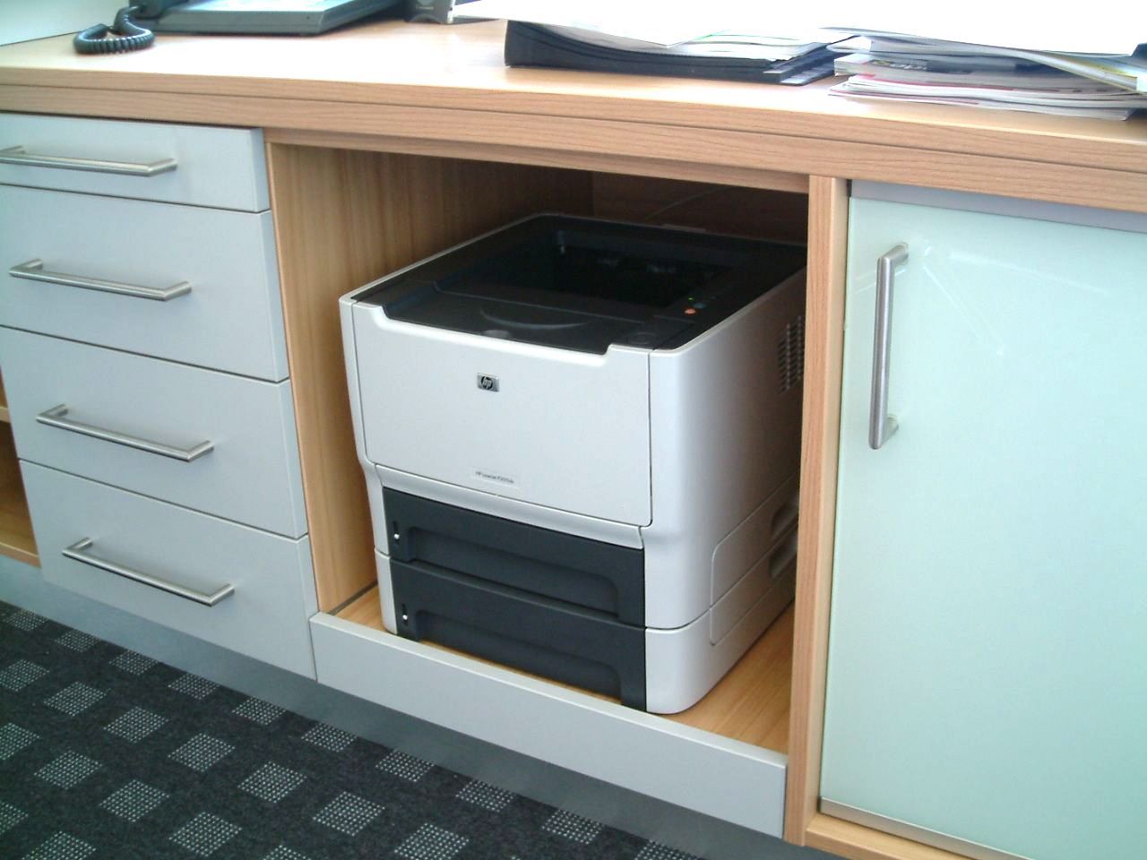 Funktionssideboard für das Büro, mit Aussparung für den Drucker