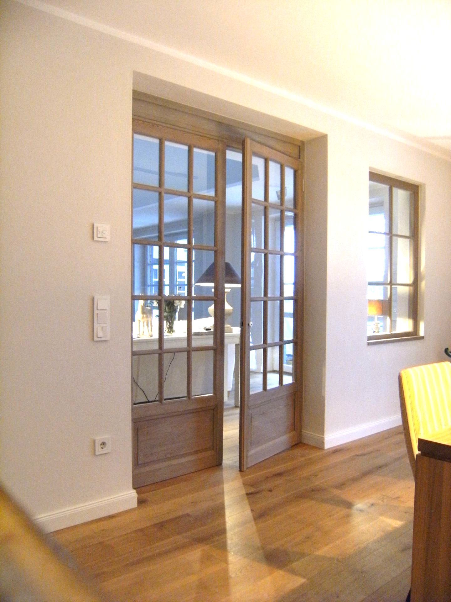 Zwischentür mit Glas und Holzstreben