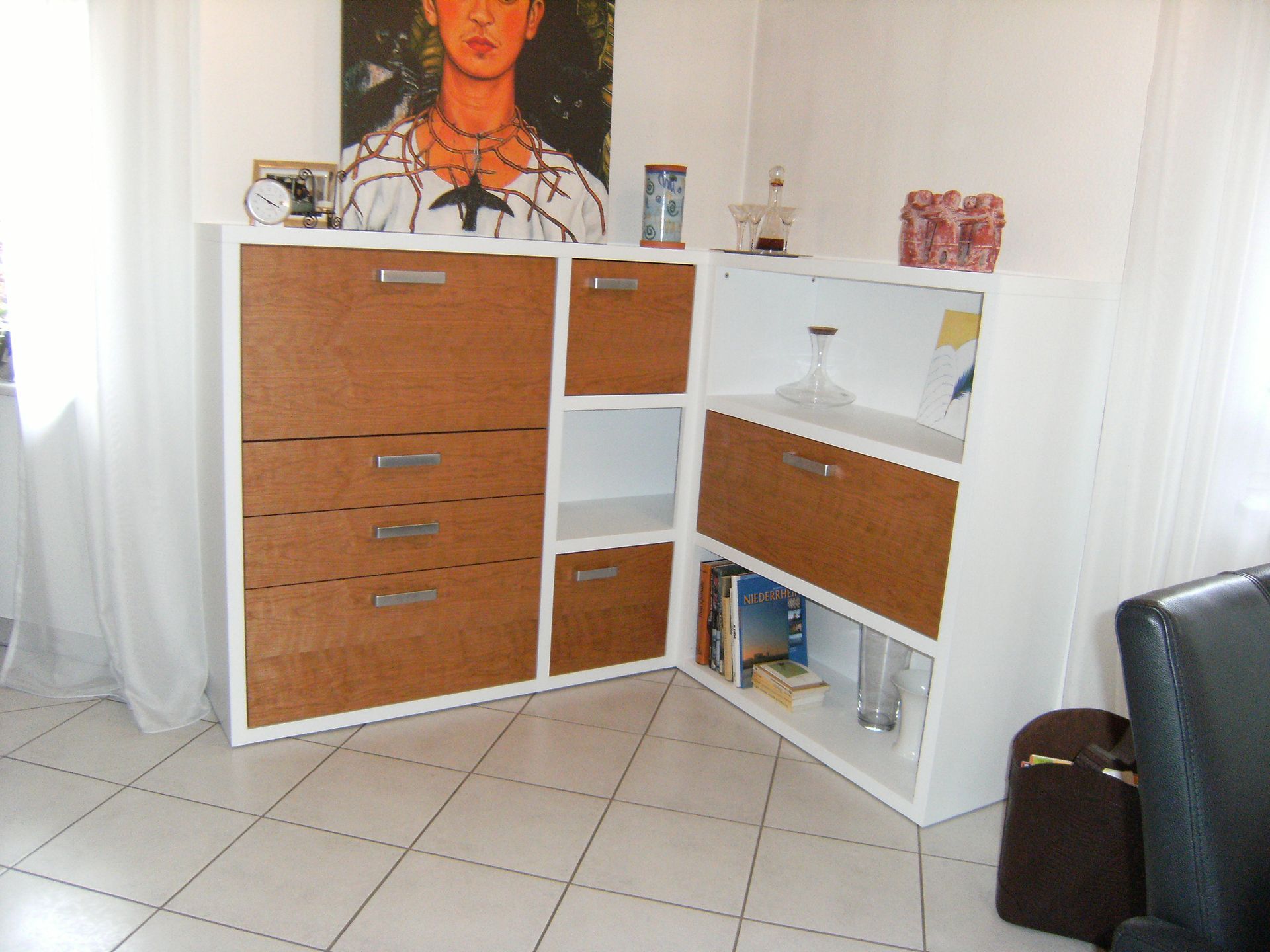 Sekretär aus Kirschbaum und weißem Korpus