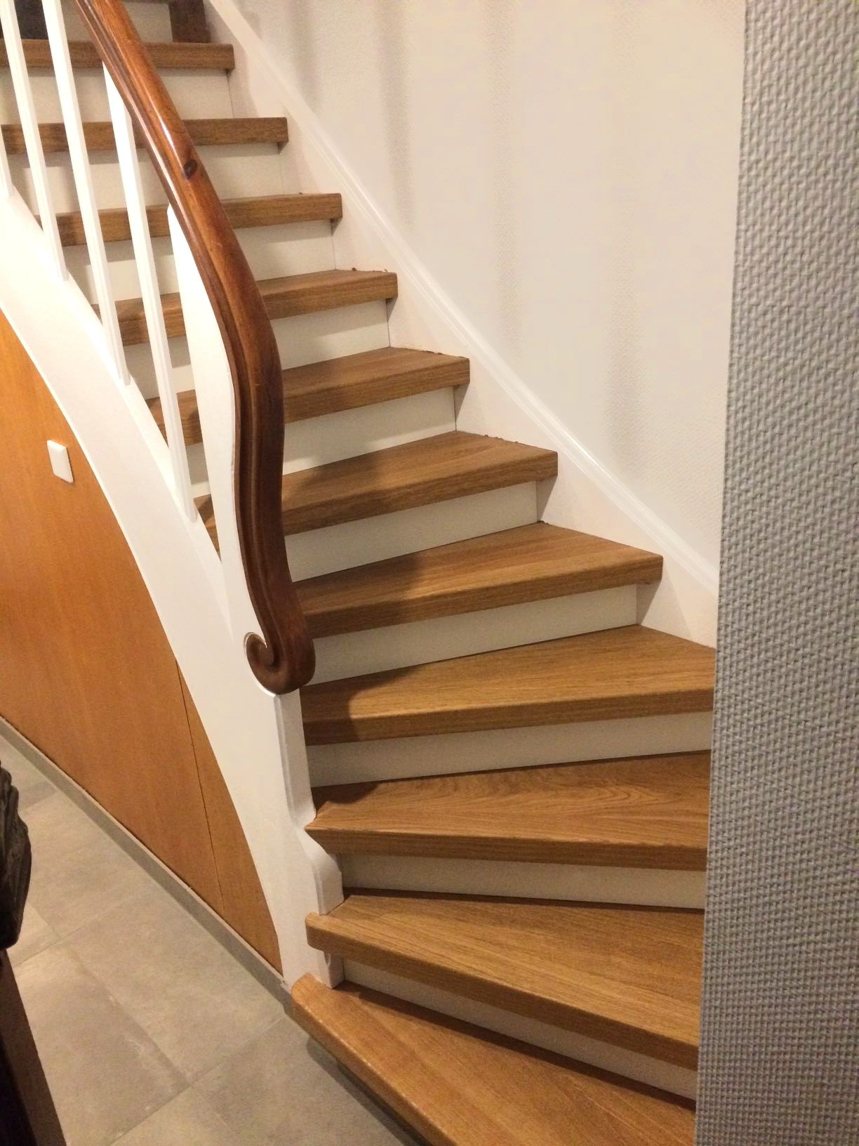 Treppenumbau nachher: Erneuerte Holztreppe