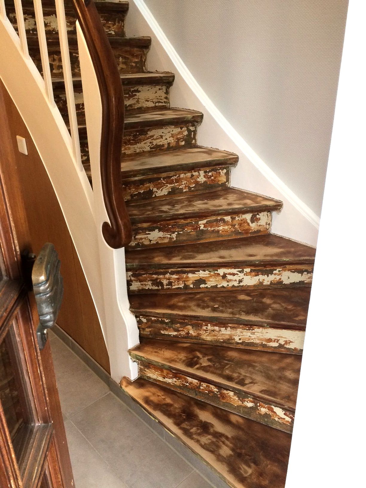 Treppenumbau vorher: Abgenutzte Holztreppe
