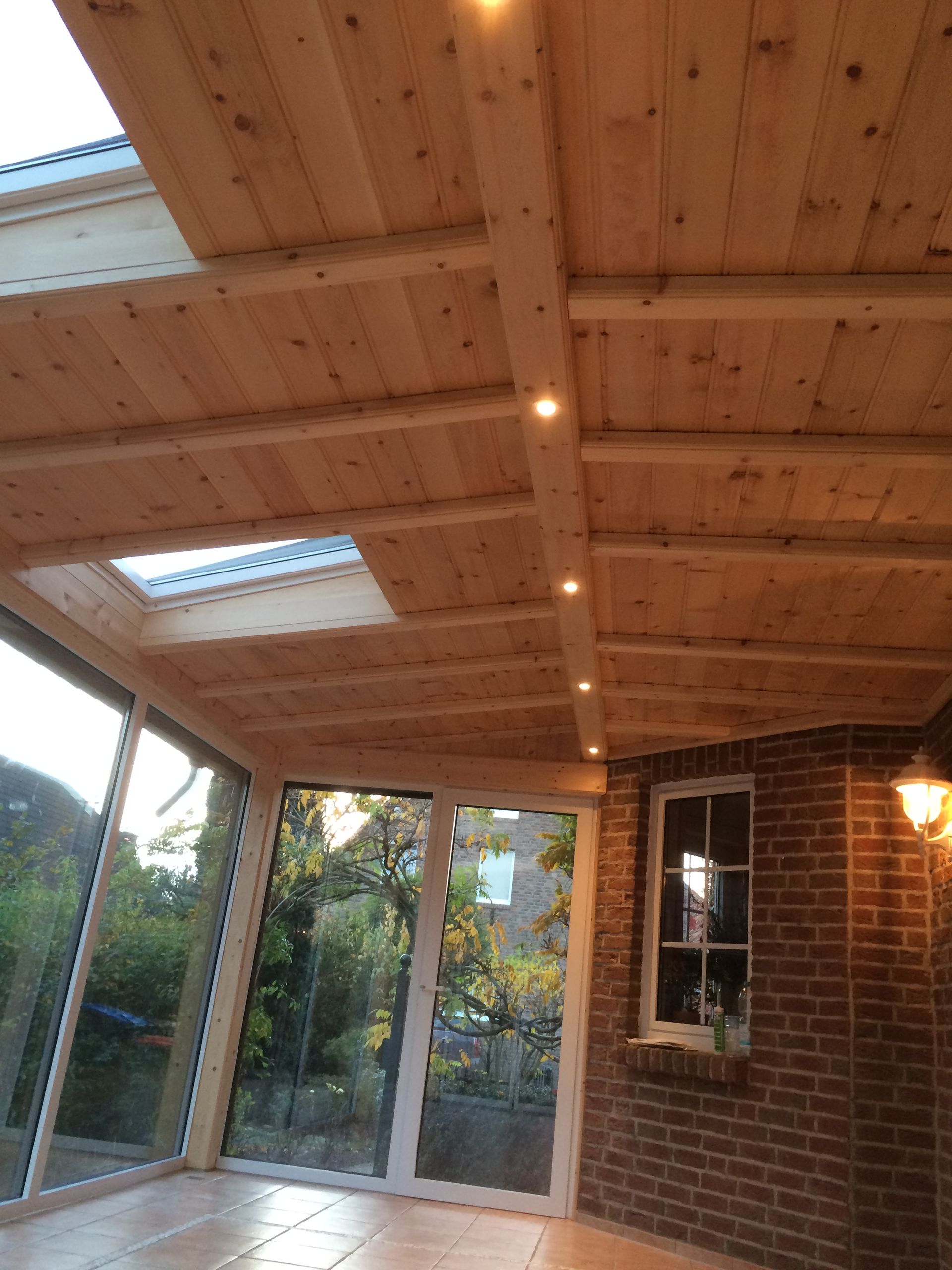 Zirbendecke Wintergarten mit Beleuchtung