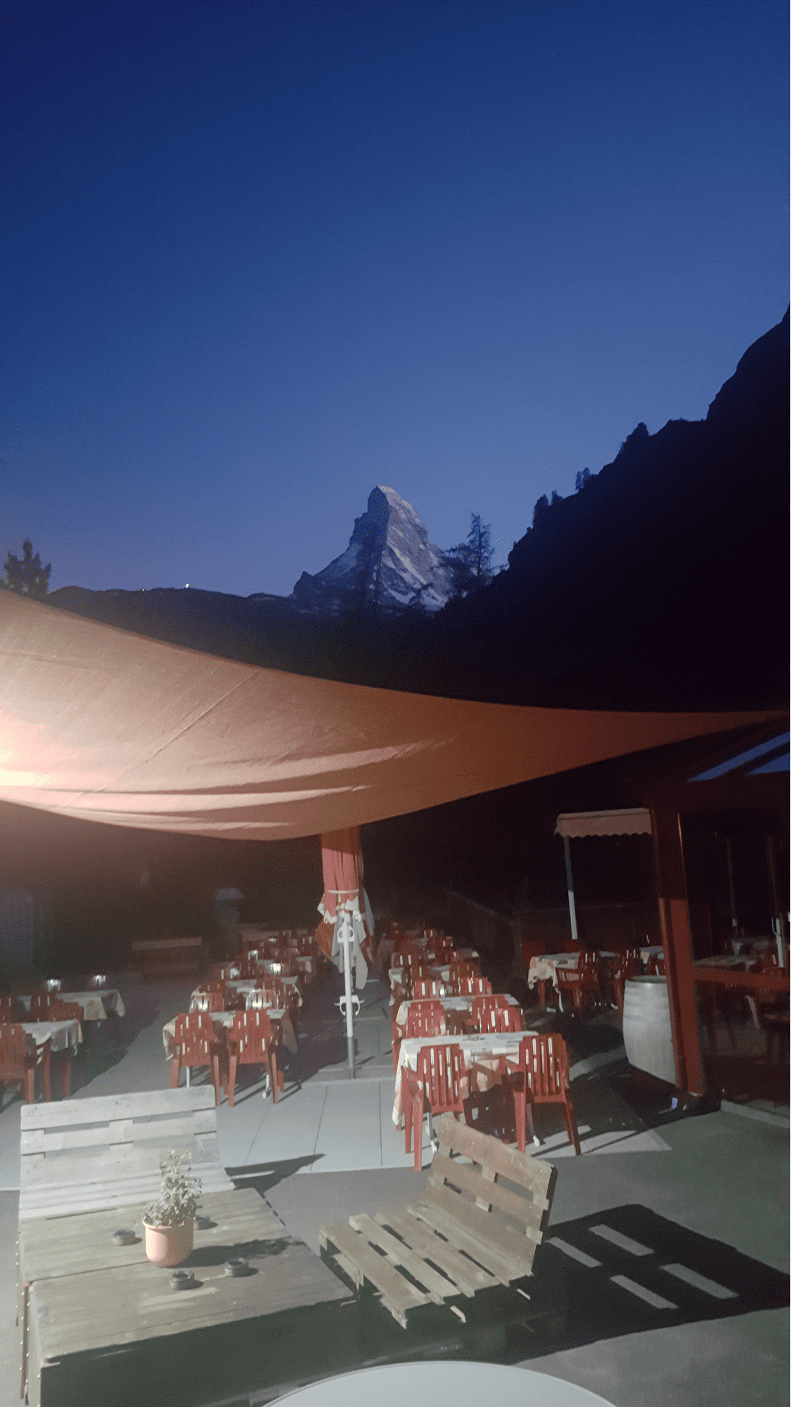 Sicht auf Matterhorn bei Nacht