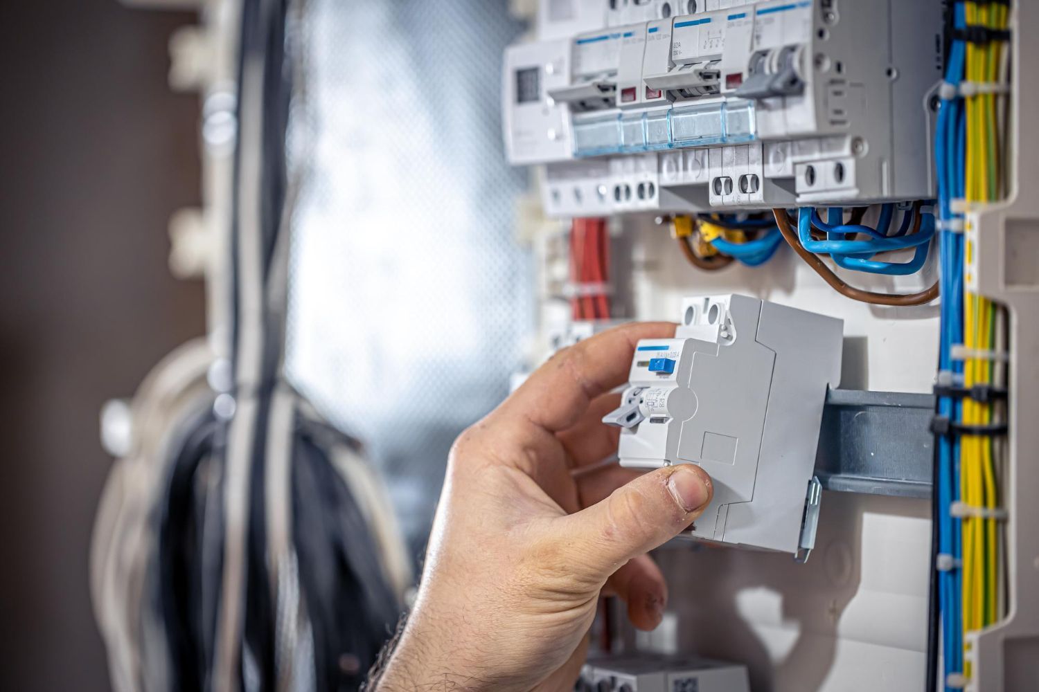 Quadros elétricos e sistemas de proteção