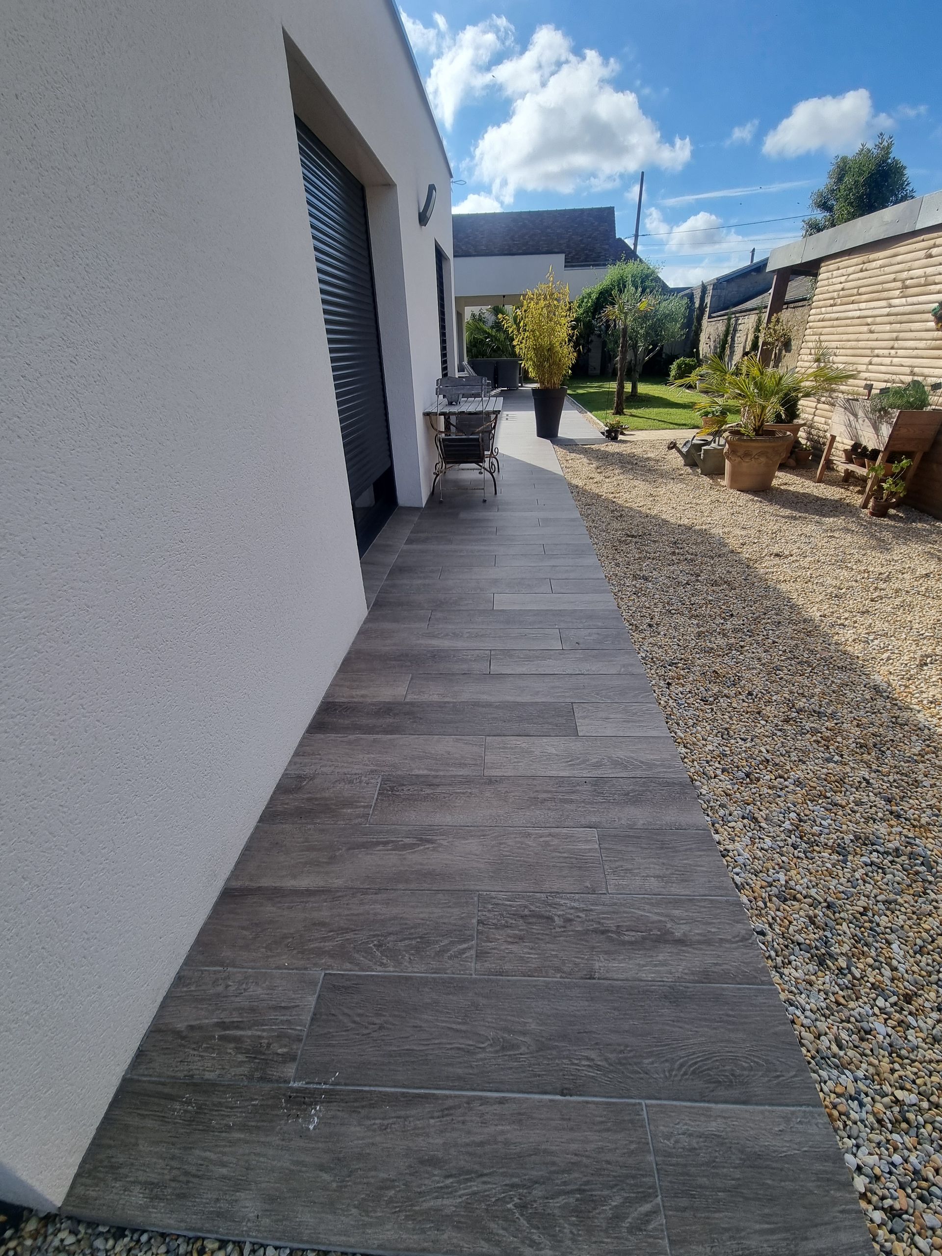 Contour de maison en carrelage