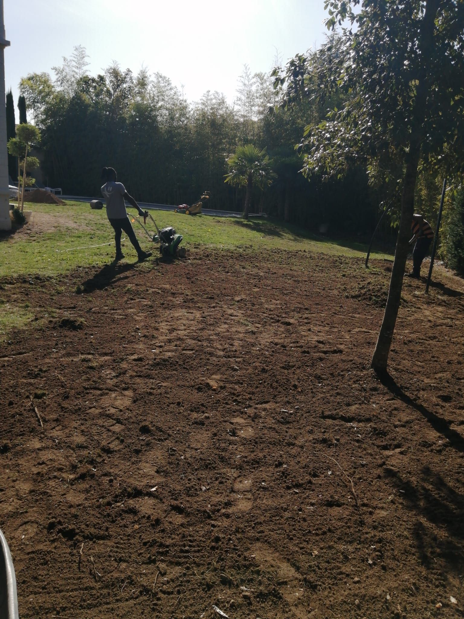 Suite des travaux de préparation de la terre avant semis