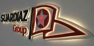 Un cartel que dice grupo suardiaz