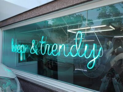 Una ventana con las palabras