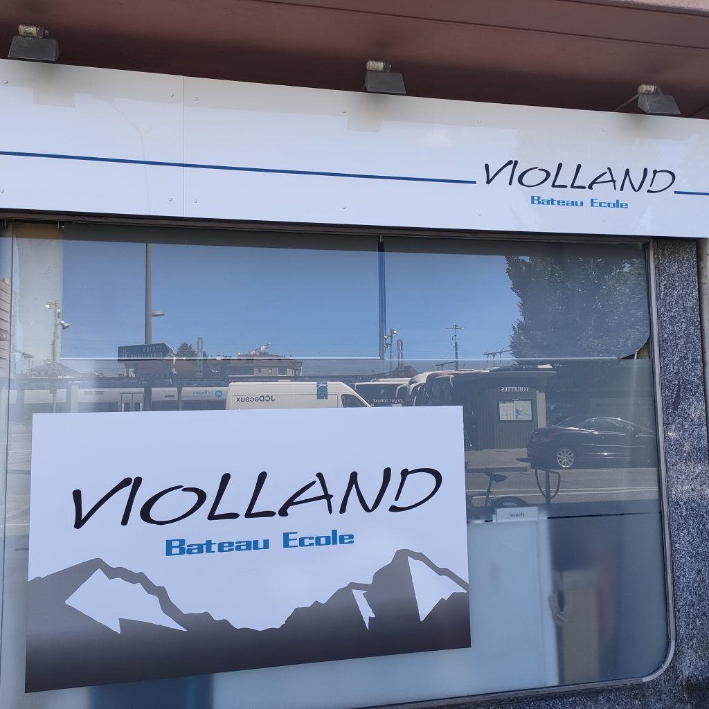 Vitrine du bateau école Violland