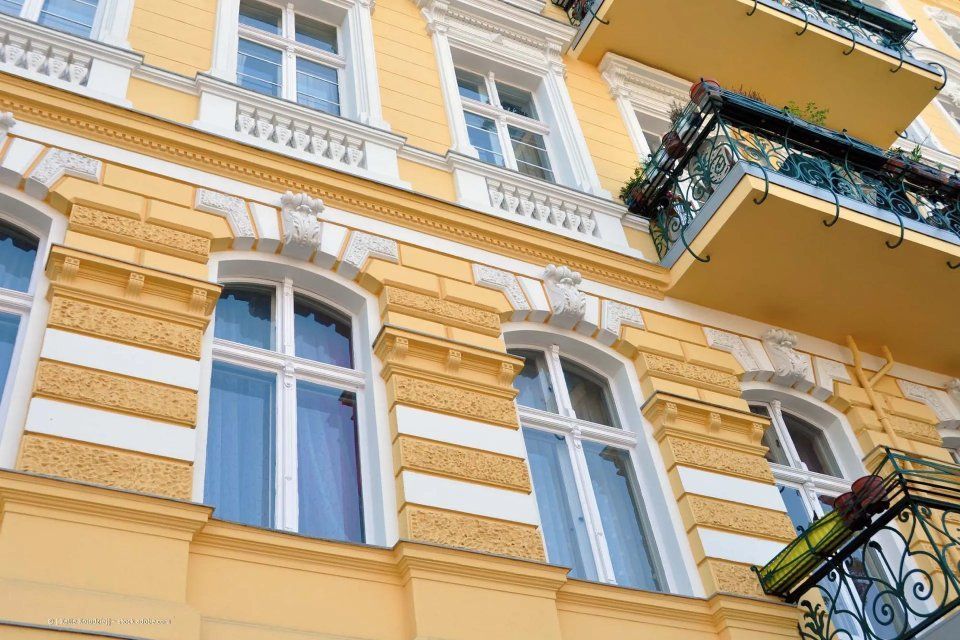 Hausfassade mit Natursteinen