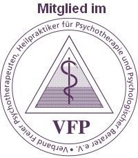 Siegel des VFP-Vereins mit Text: „Mitglied im“, Dreieck, Hermesstab und umlaufendem Text.
